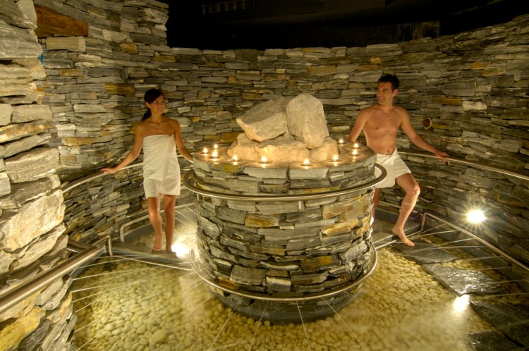 Das Foto darf ausschließlich für Marketingmaßnahmen des Kur-und Sporthotels "BAD MOOS" in Sexten-Südtirol-Italien verwendet werden. Jegliche Nutzung Dritter ist mit dem Bildautor www.guenterstandl.de gesondert zu vereinbaren.