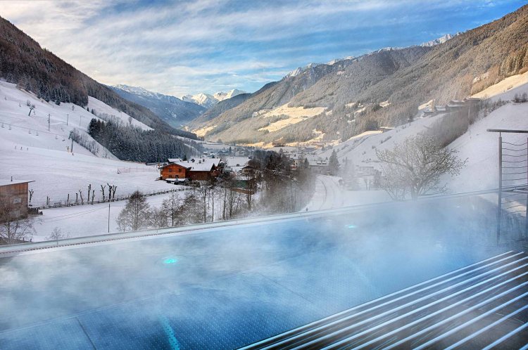 winter_sky_pool_tag-b-wellnessresort-al