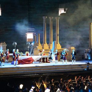 CALICI ALZATI ALL’ARENA DI VERONA: IL TRIBUTO DI VERONAFIERE-VINITALY PER “CAMPIONI DEL MONDO: ITALIA LOVES&nbsp;UNESCO”
