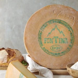 FONTINA DOP ALPEGGIO, LA STAGIONE È NEL VIVO: TRA CALDO E SICCITÀ LE MANDRIE RISALGONO LA&nbsp;MONTAGNA